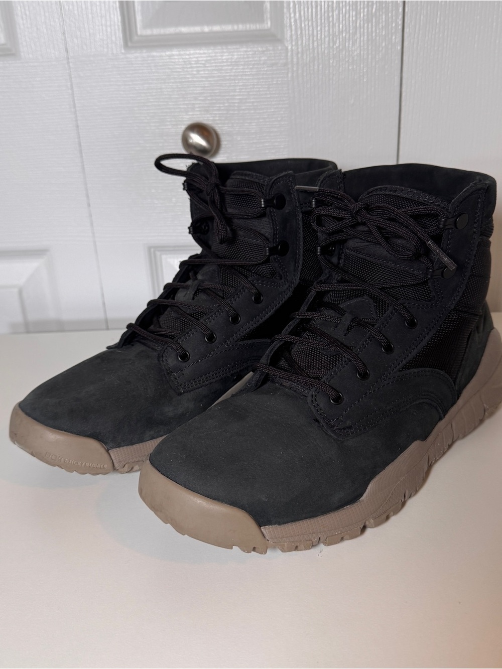 Nike SFB 6” NSW Leather Tactical Boots Black and Taupe, Men’s Size 9